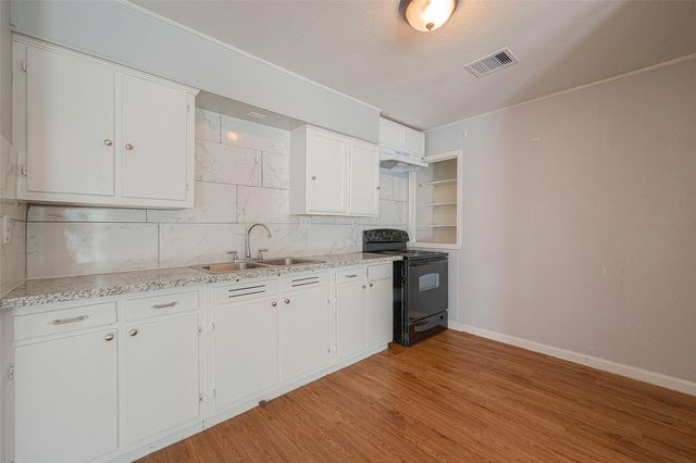 5619 Willow Glen Drive, Houston, TX 77033