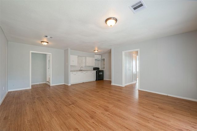 5619 Willow Glen Drive, Houston, TX 77033