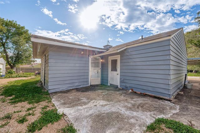 5619 Willow Glen Drive, Houston, TX 77033