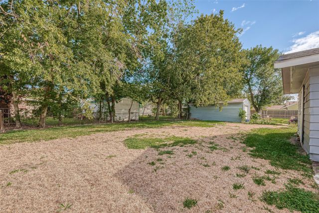 5619 Willow Glen Drive, Houston, TX 77033