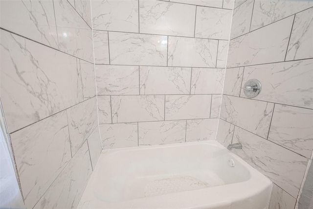 5619 Willow Glen Drive, Houston, TX 77033