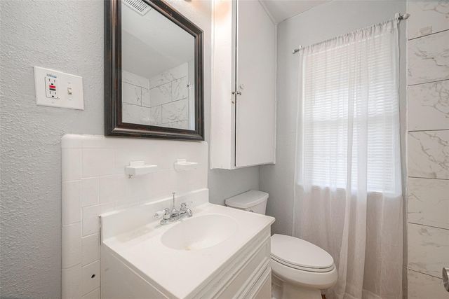 5619 Willow Glen Drive, Houston, TX 77033