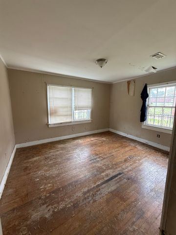 66 E ROLLINS RD, Memphis, TN 38109