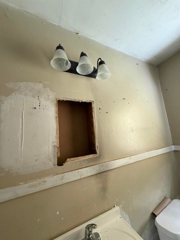 66 E ROLLINS RD, Memphis, TN 38109