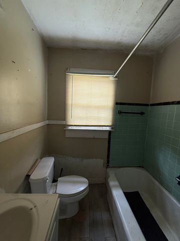 66 E ROLLINS RD, Memphis, TN 38109