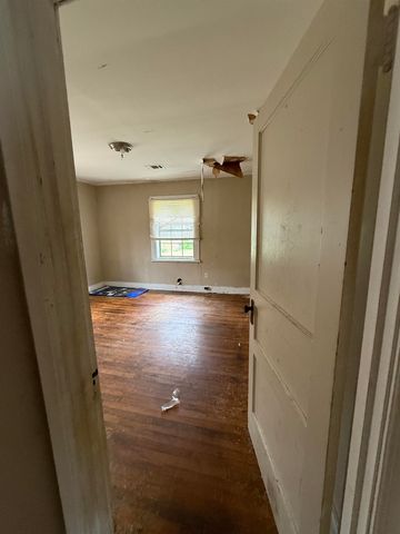 66 E ROLLINS RD, Memphis, TN 38109