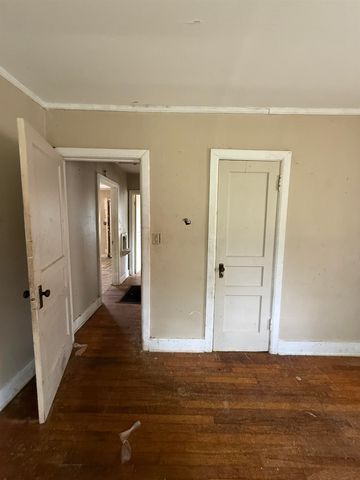 66 E ROLLINS RD, Memphis, TN 38109