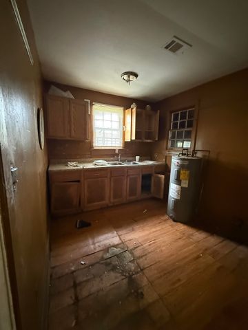 66 E ROLLINS RD, Memphis, TN 38109