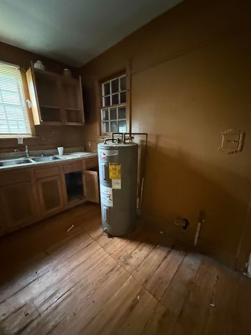 66 E ROLLINS RD, Memphis, TN 38109