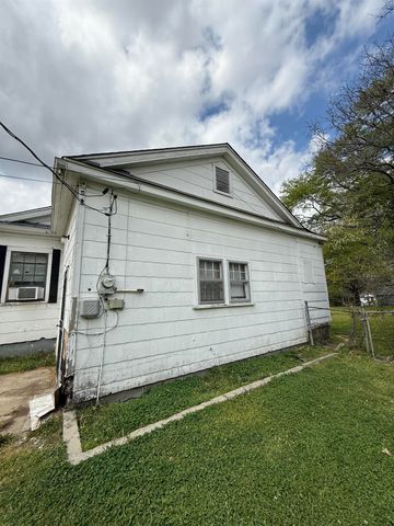 66 E ROLLINS RD, Memphis, TN 38109