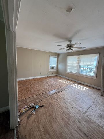 66 E ROLLINS RD, Memphis, TN 38109