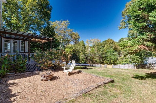 2221 Chimney Hills Drive, Soddy Daisy, TN 37379