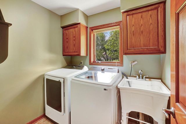 N69W28160 River Park COURT, Hartland, WI 53029