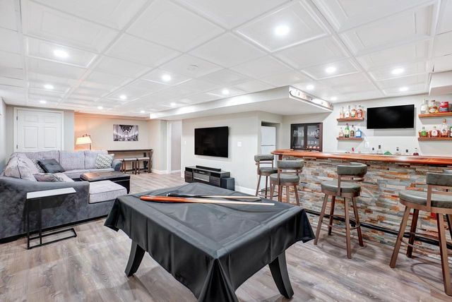 N69W28160 River Park COURT, Hartland, WI 53029