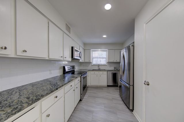 1914 Augusta Drive 25, Houston, TX 77057