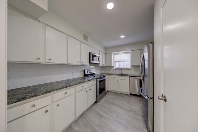 1914 Augusta Drive 25, Houston, TX 77057