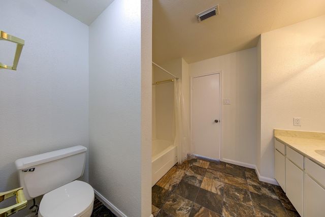 1914 Augusta Drive 25, Houston, TX 77057