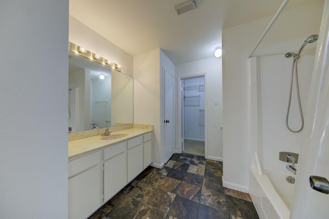 1914 Augusta Drive 25, Houston, TX 77057