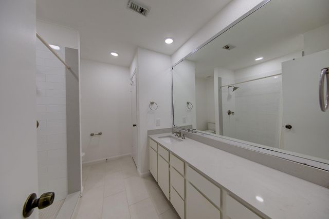 1914 Augusta Drive 25, Houston, TX 77057