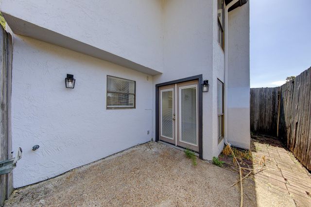 1914 Augusta Drive 25, Houston, TX 77057