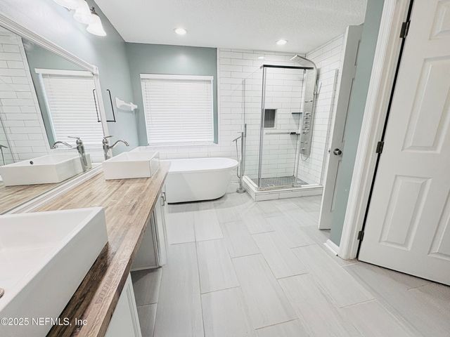 5950 ROUND TABLE Road, Jacksonville, FL 32254