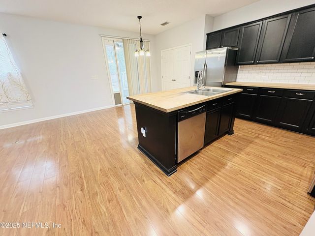 5950 ROUND TABLE Road, Jacksonville, FL 32254