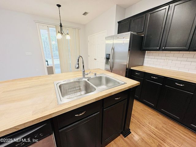 5950 ROUND TABLE Road, Jacksonville, FL 32254