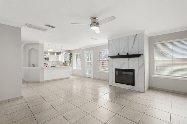 602 Oak Briar Drive, Kemah, TX 77565