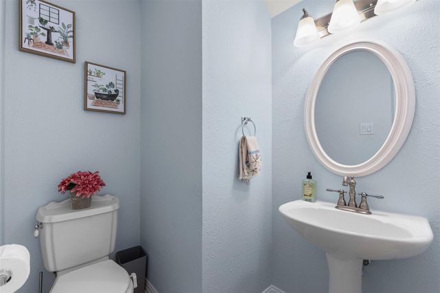 602 Oak Briar Drive, Kemah, TX 77565
