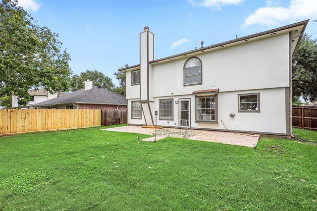 602 Oak Briar Drive, Kemah, TX 77565