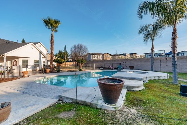 2757 E Jon, Fresno, CA 93720