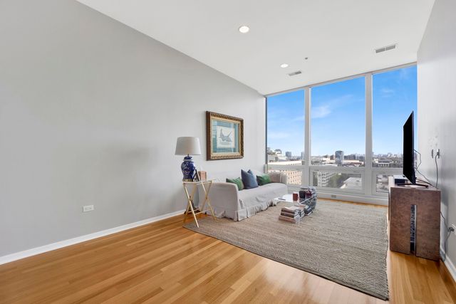 500 W Superior Street 1004, Chicago, IL 60654