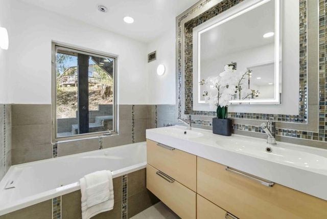 10116 Vista Valle Court, San Jose, CA 95127