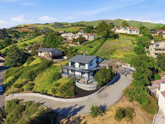 10116 Vista Valle Court, San Jose, CA 95127