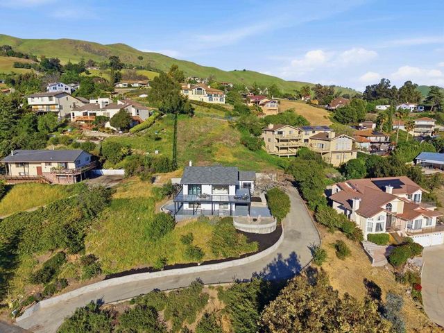 10116 Vista Valle Court, San Jose, CA 95127