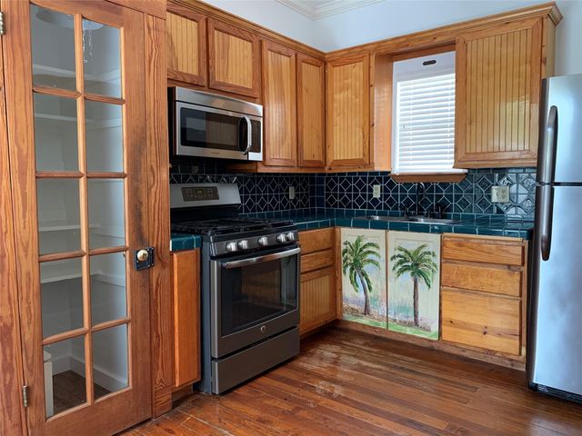 919 Avenue L, Galveston, TX 77550