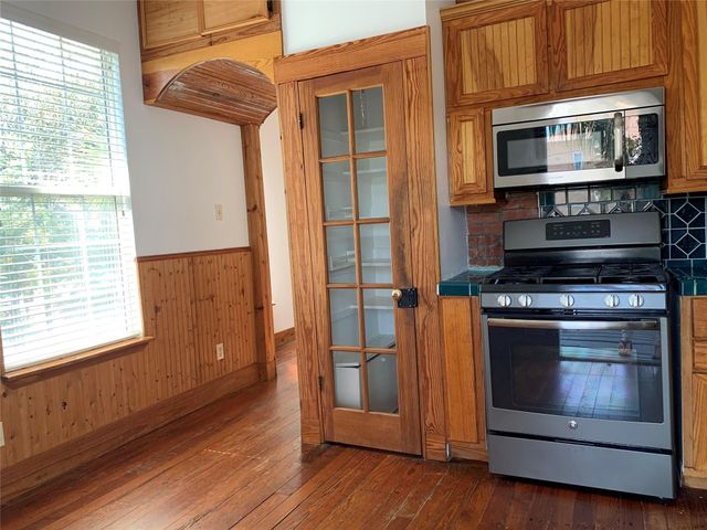 919 Avenue L, Galveston, TX 77550