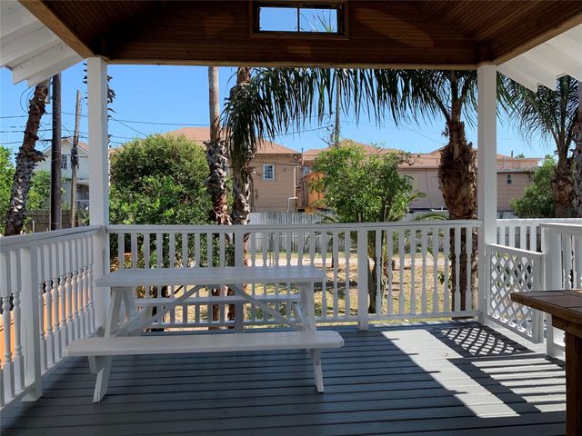 919 Avenue L, Galveston, TX 77550