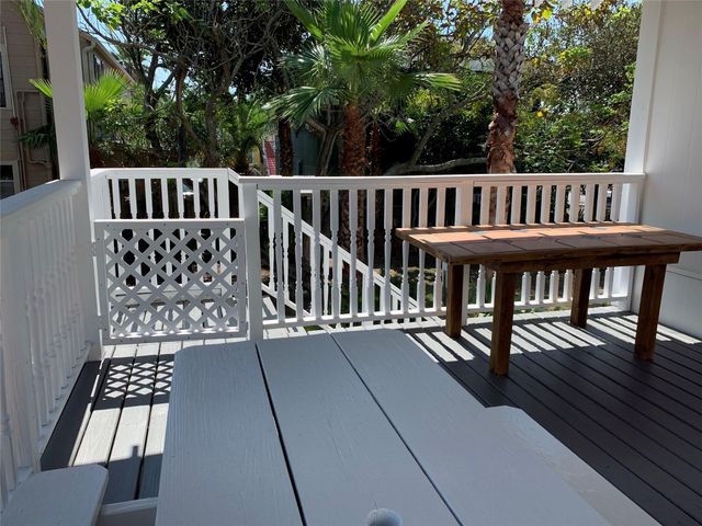 919 Avenue L, Galveston, TX 77550