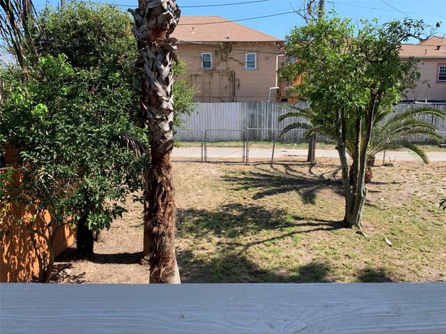 919 Avenue L, Galveston, TX 77550