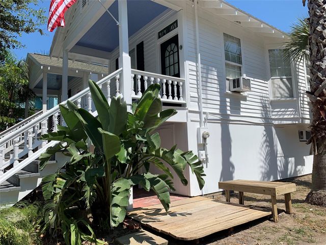 919 Avenue L, Galveston, TX 77550