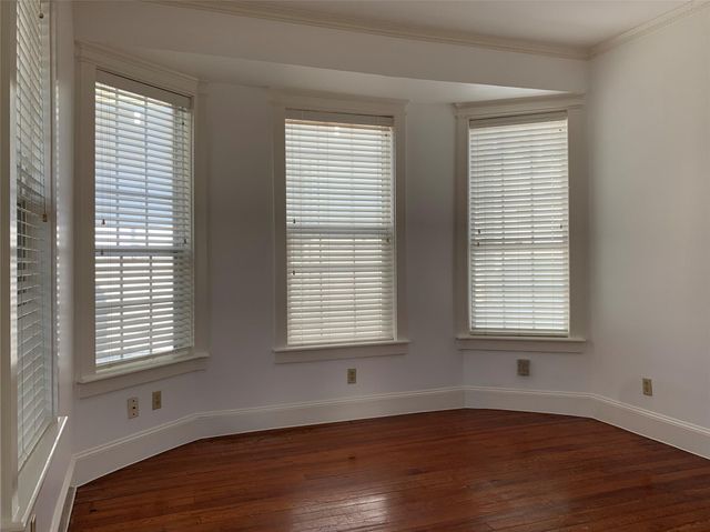 919 Avenue L, Galveston, TX 77550