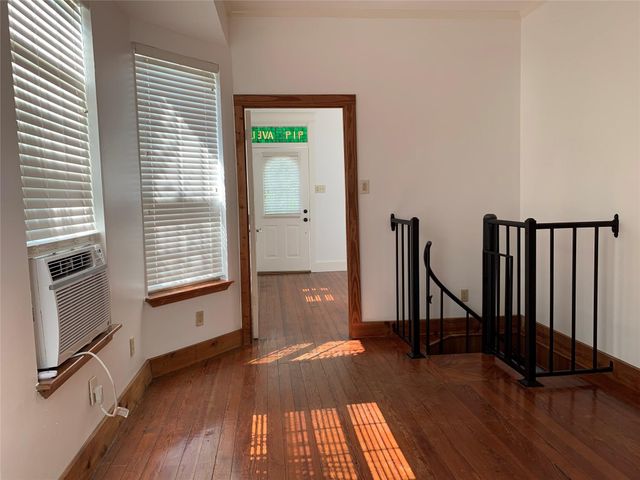 919 Avenue L, Galveston, TX 77550