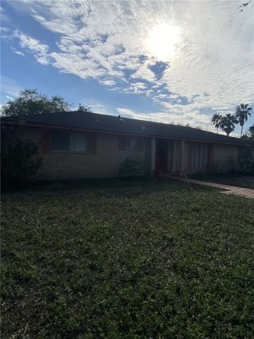 706 E Hill Ave, Alice, TX 78332