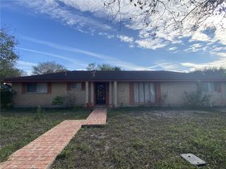 706 E Hill Ave, Alice, TX 78332