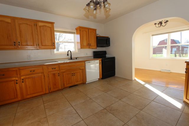 114 E Kanel Avenue, Seymour, MO 65746