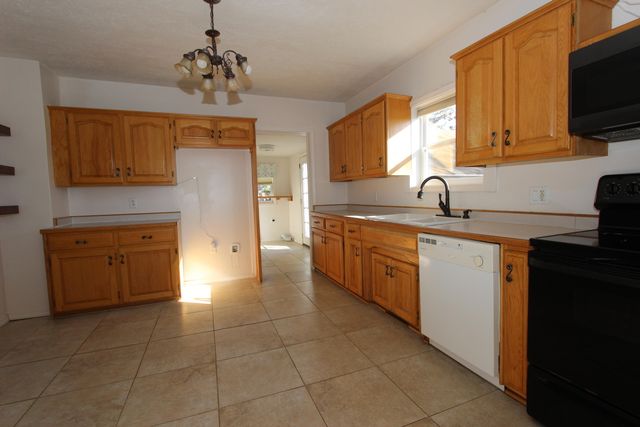 114 E Kanel Avenue, Seymour, MO 65746