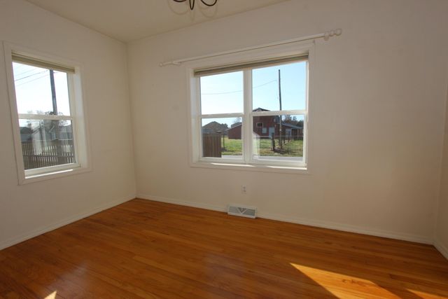 114 E Kanel Avenue, Seymour, MO 65746