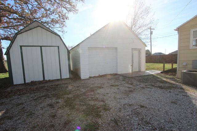 114 E Kanel Avenue, Seymour, MO 65746
