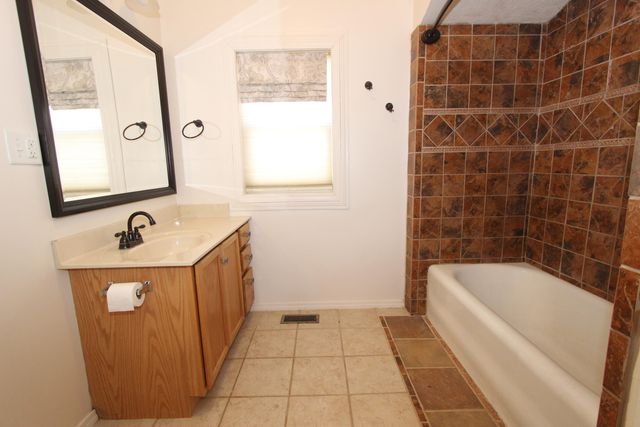 114 E Kanel Avenue, Seymour, MO 65746